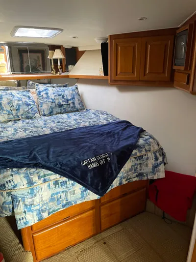 Tiramisu Yacht Photos Pics Cozy bedroom in 1996 Viking 47 Convertible yacht with nautical-themed bedding.