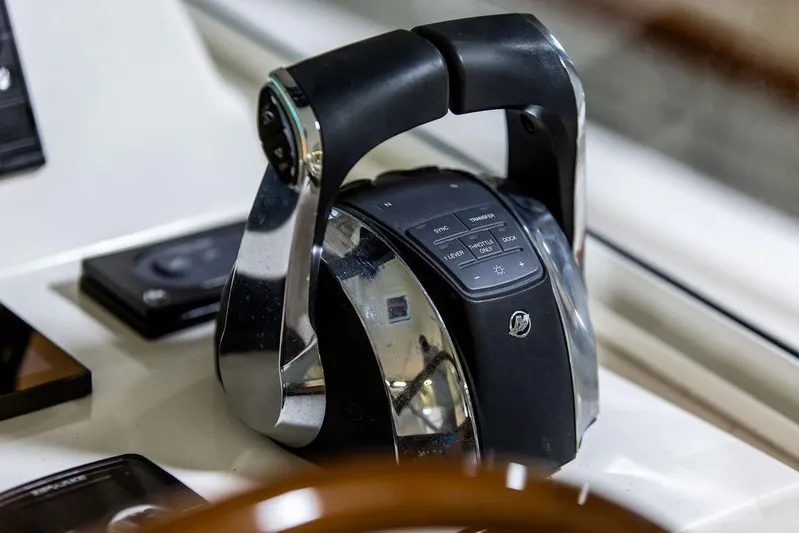 Mare Yacht Photos Pics Throttle control of 2018 MJM 35z boat, featuring sleek design and modern controls.