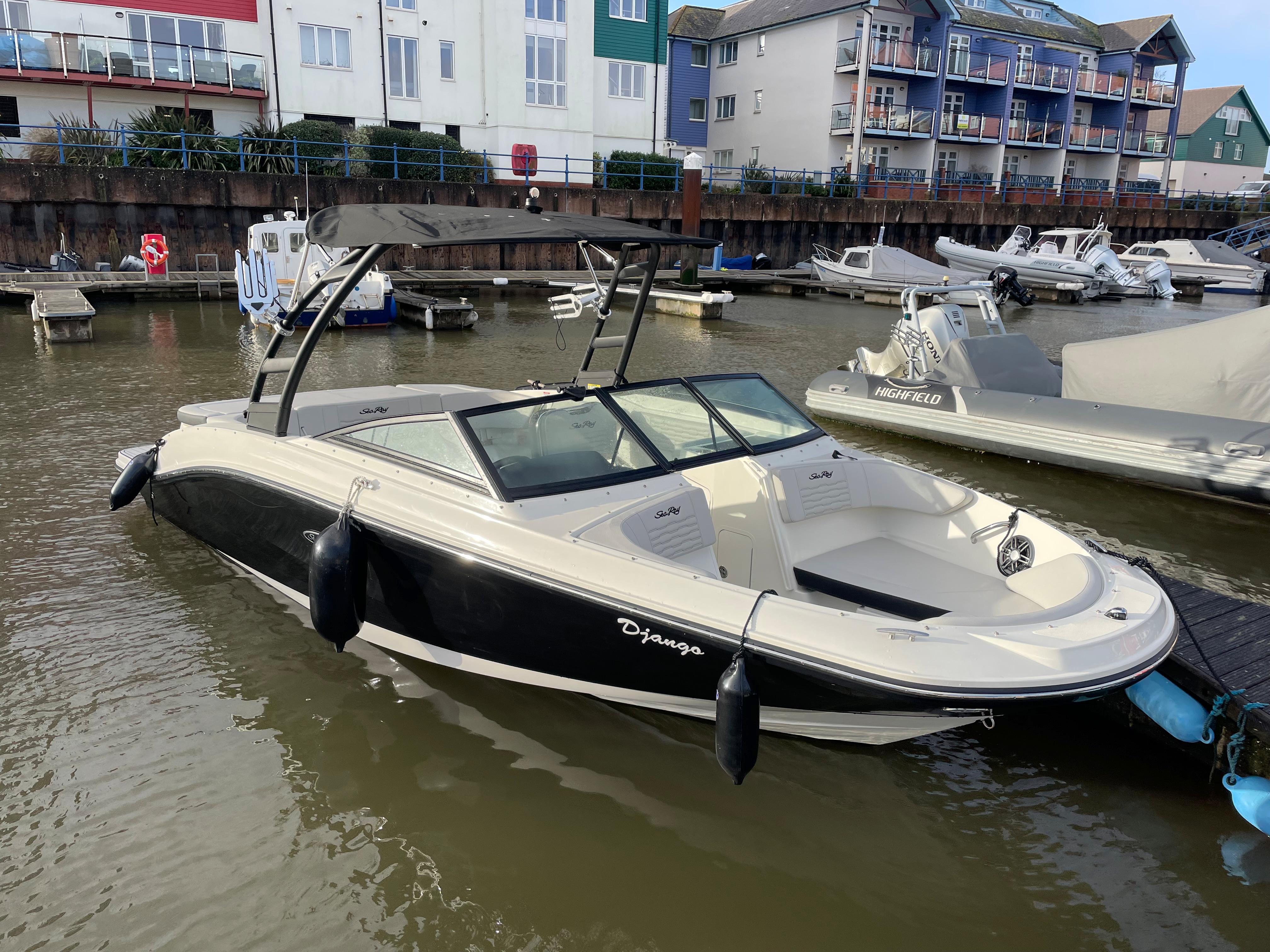 2022 Sea Ray 210 SPXE
