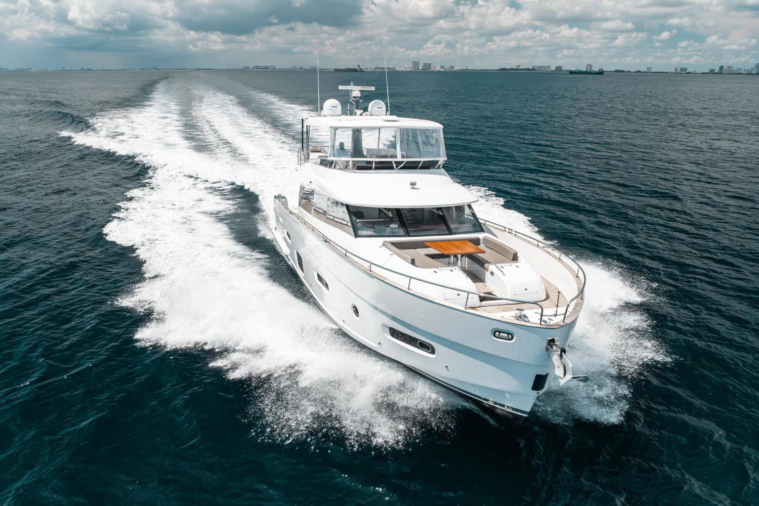 yacht magellano 66