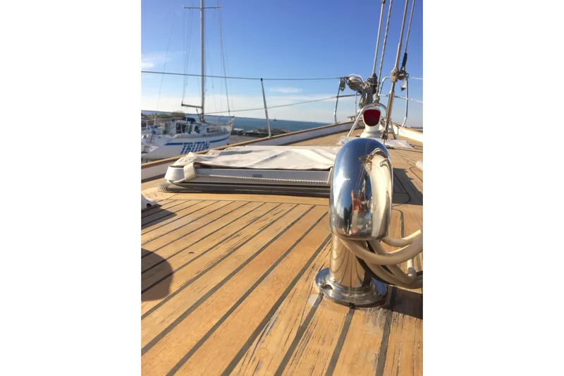 Challanger Yacht Photos Pics Deck view of 1992 Hallberg-Rassy 45 sailboat with polished fittings and clear sky.