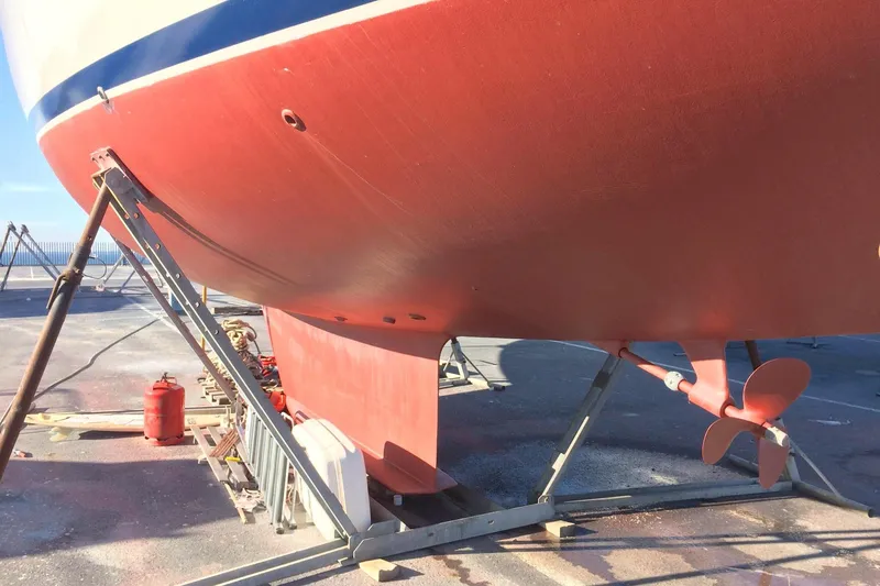Challanger Yacht Photos Pics 1992 Hallberg-Rassy 45 sailboat hull and propeller on dry dock.