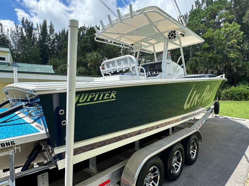 2004 Jupiter 31 Center Console