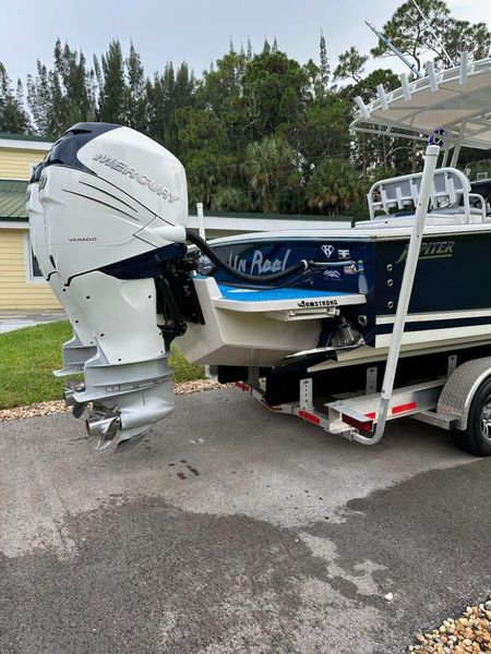 2004 Jupiter 31 Center Console