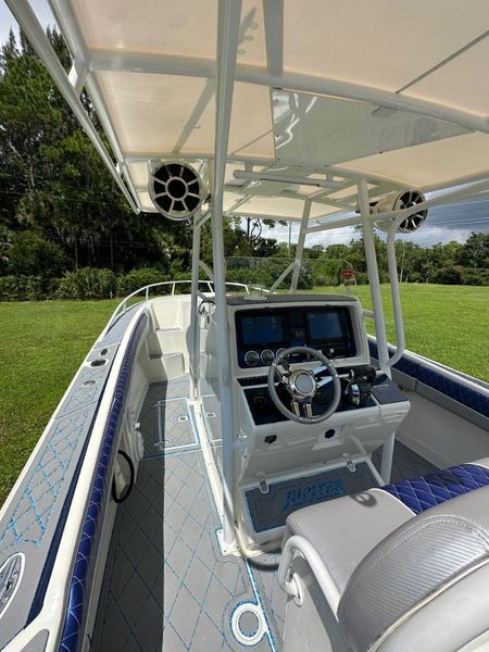 2004 Jupiter 31 Center Console