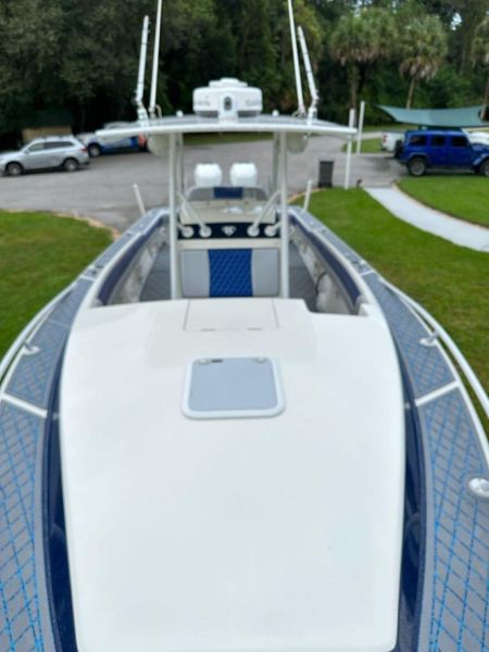 2004 Jupiter 31 Center Console