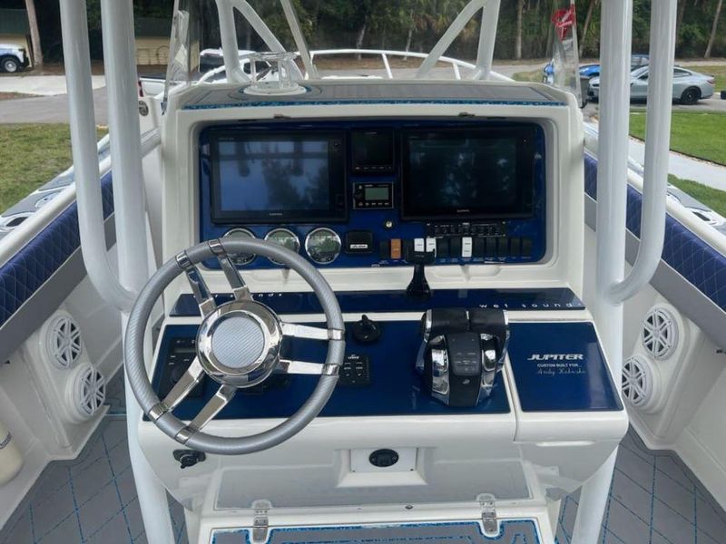 2004 Jupiter 31 Center Console