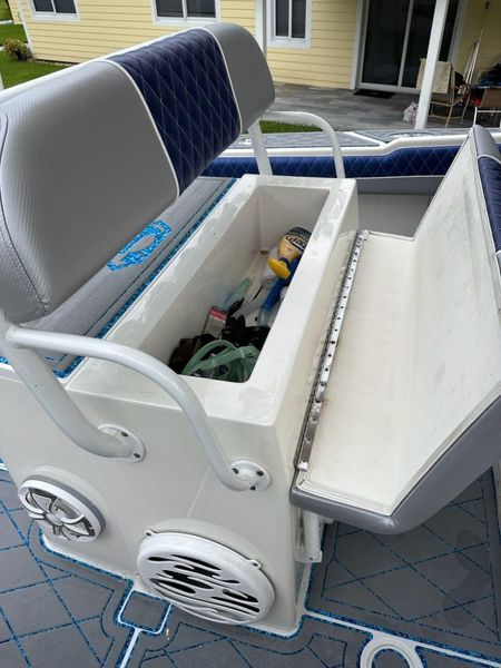 2004 Jupiter 31 Center Console