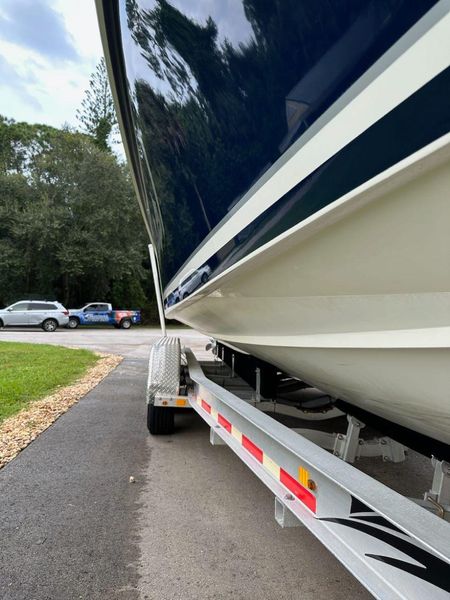 2004 Jupiter 31 Center Console