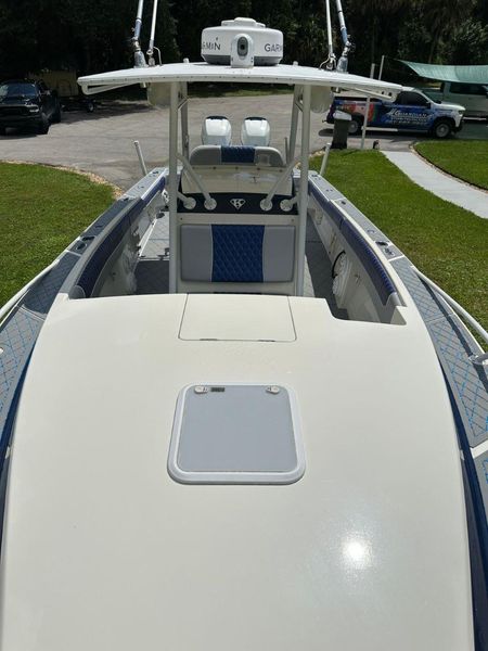 2004 Jupiter 31 Center Console