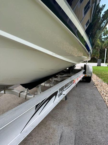 2004 Jupiter 31 Center Console