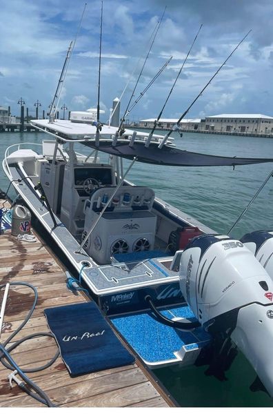 2004 Jupiter 31 Center Console