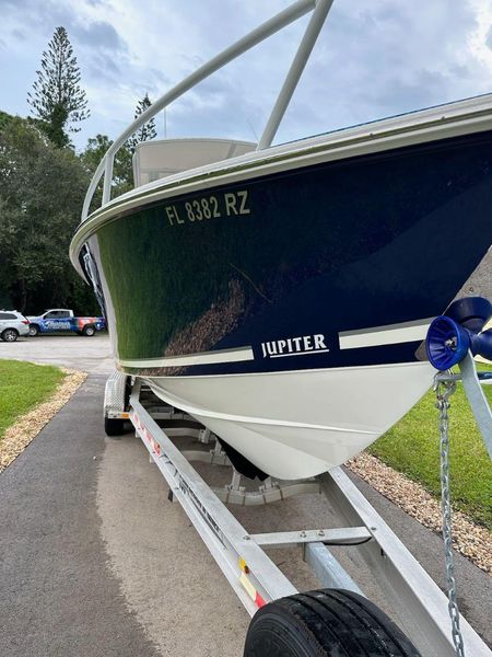 2004 Jupiter 31 Center Console