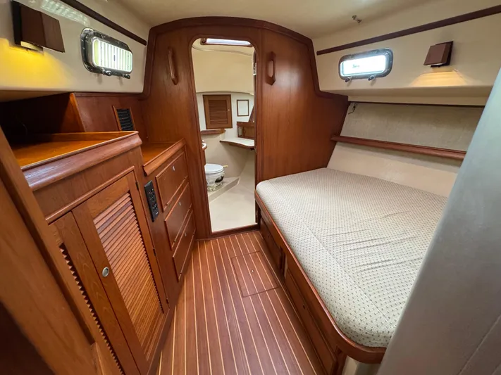 Otter II Yacht Photos Pics 1999 Island Packet 45 interior cabin with wooden finish and cozy bed.