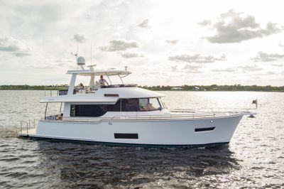 SUMMIT MotorYachts Summit 54
