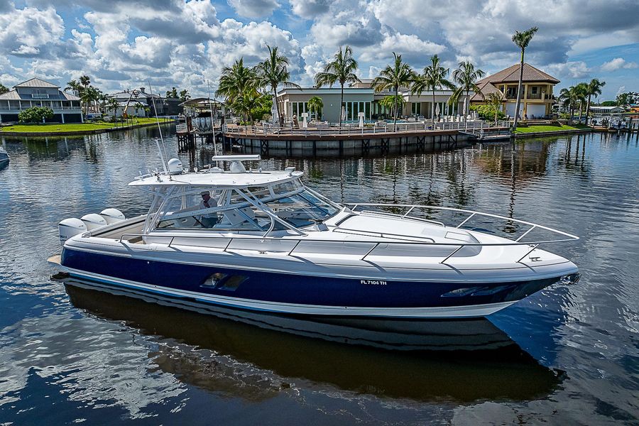 2016 Intrepid 430 Sport Yacht