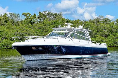 Intrepid 430 Sport Yacht