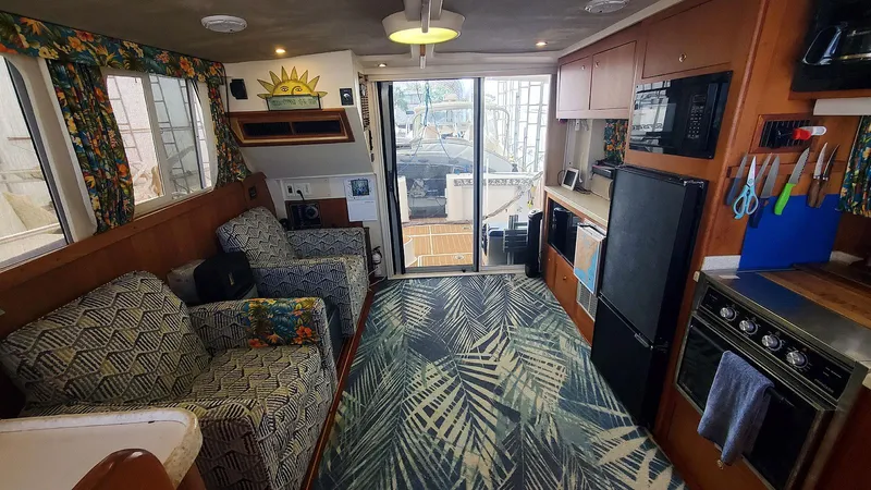 Val Halla Yacht Photos Pics Main Cabin Aft