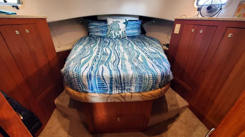 Val Halla Yacht Photos Pics Master Stateroom Forward