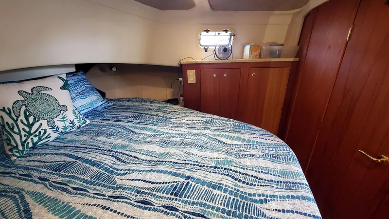 Val Halla Yacht Photos Pics Master Stateroom Starboard