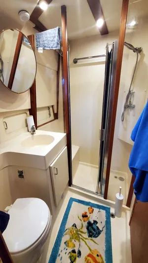 Val Halla Yacht Photos Pics Head Vanity and Shower