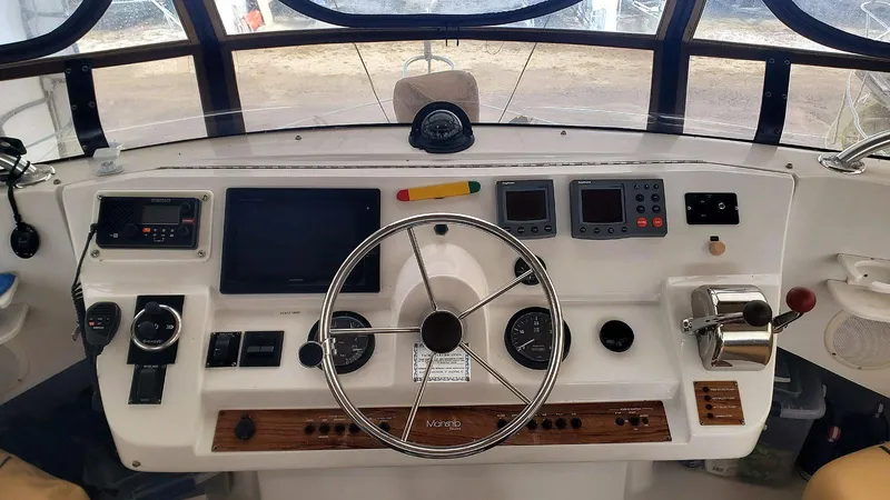 Val Halla Yacht Photos Pics Flybridge Helm