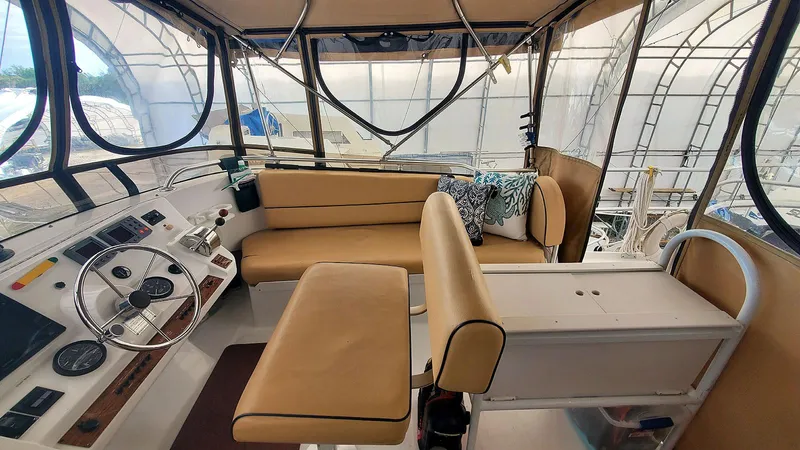 Val Halla Yacht Photos Pics Flybridge Starboard