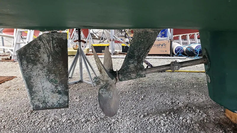 Val Halla Yacht Photos Pics Running Gear