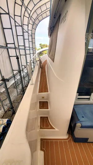 Val Halla Yacht Photos Pics Port Side Walkway