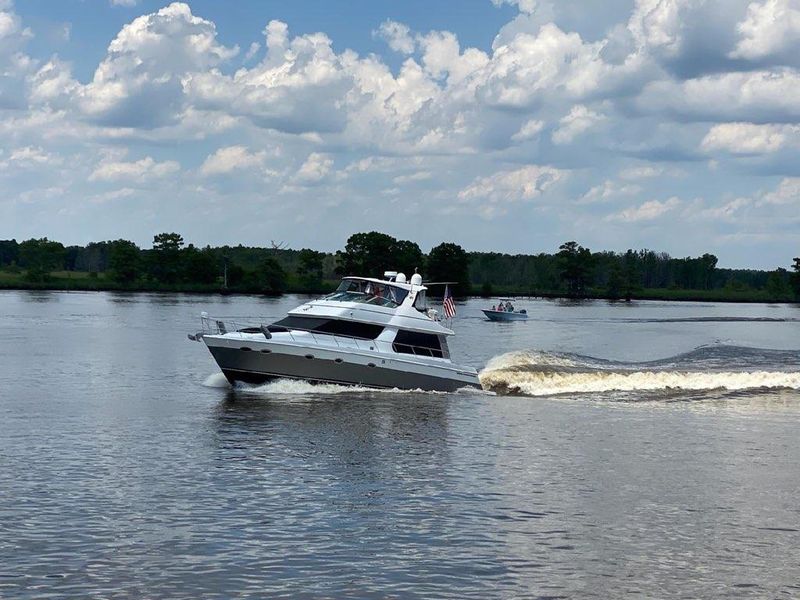 2002 Carver Voyager 530