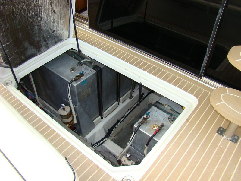 2002 Carver Voyager 530
