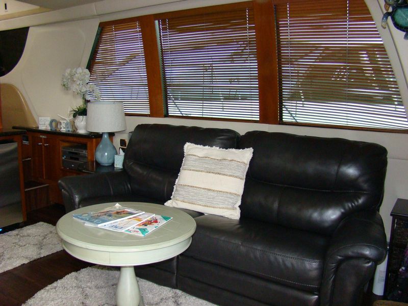 2002 Carver Voyager 530