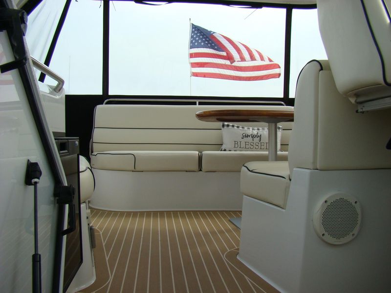 2002 Carver Voyager 530