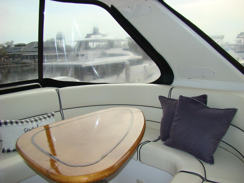 2002 Carver Voyager 530