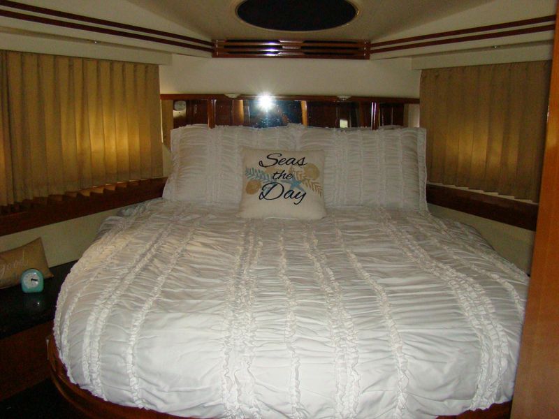 2002 Carver Voyager 530