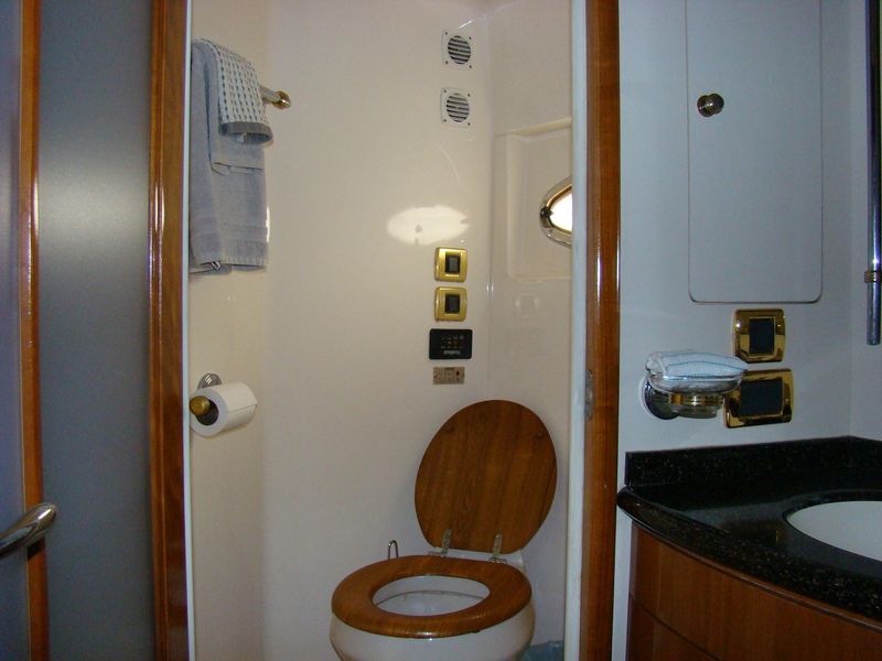 2002 Carver Voyager 530