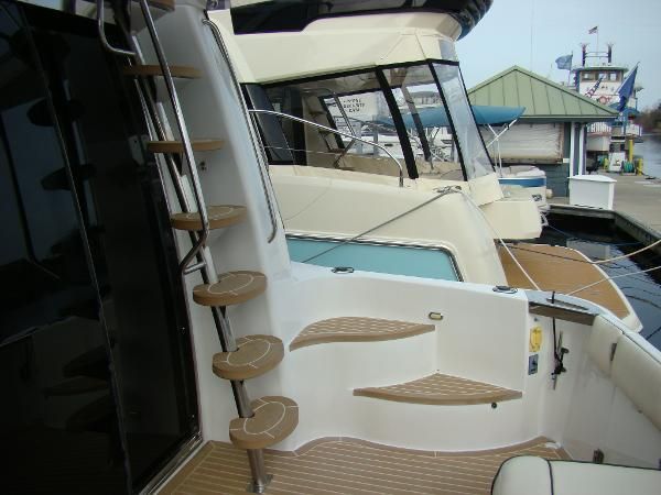 2002 Carver Voyager 530