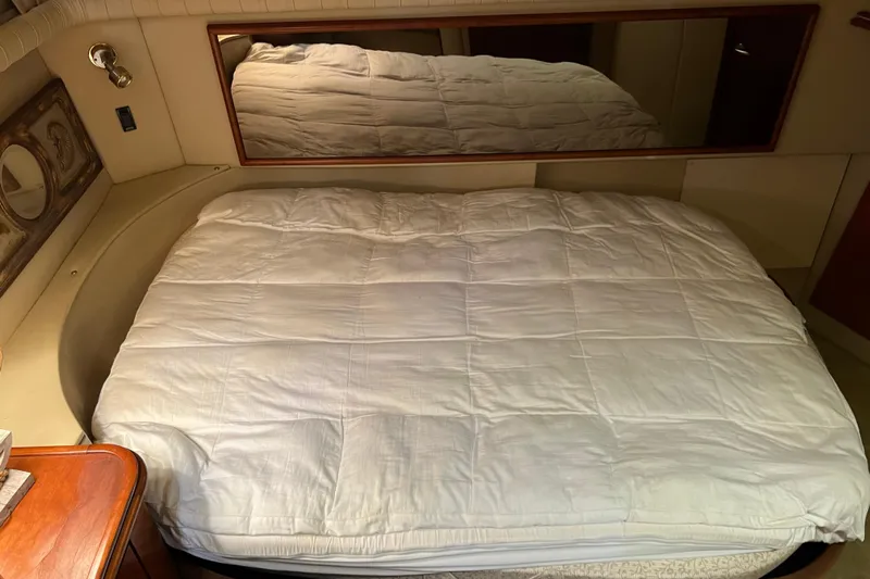 Quick X Yacht Photos Pics 2004 Cruisers Yachts 3750 Motoryacht bedroom with cozy bed and mirror.