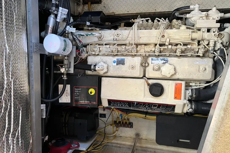 Quick X Yacht Photos Pics Engine compartment of 2004 Cruisers Yachts 3750 Motoryacht with Volvo Penta engine.