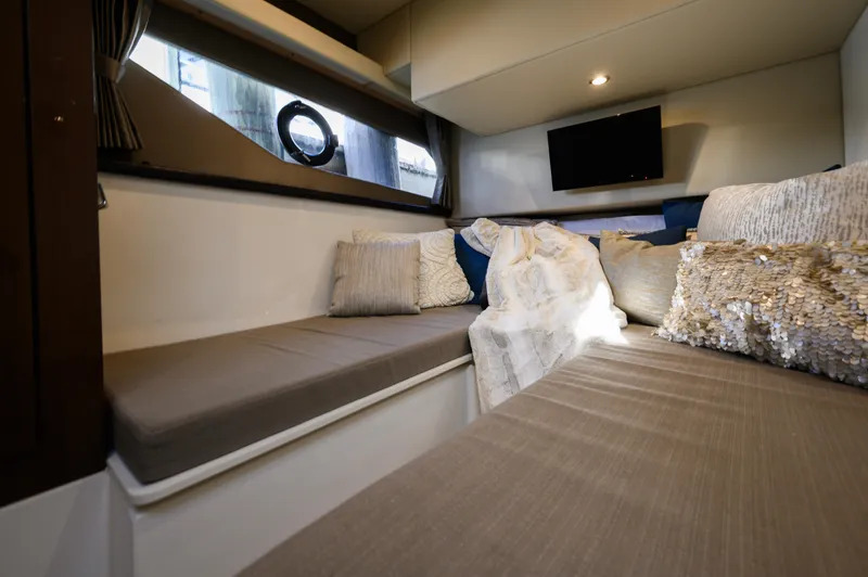 Seas The Day Yacht Photos Pics 2017 Carver - Forward cabin