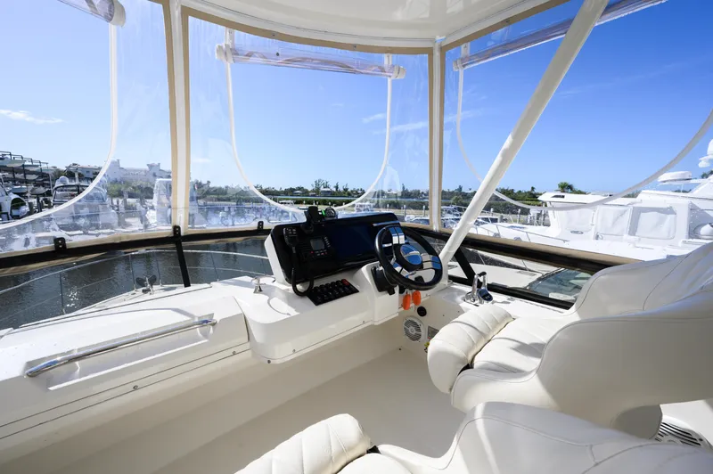 Seas The Day Yacht Photos Pics 2017 Carver - Bridge