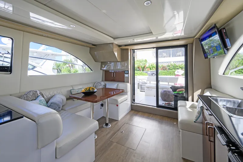 Seas The Day Yacht Photos Pics 2017 Carver - Salon