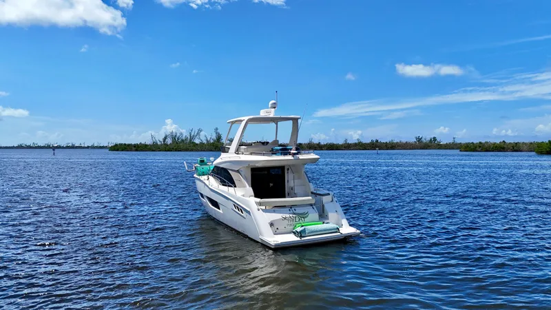 Seas The Day Yacht Photos Pics 2017 Carver - Exterior profile on the water