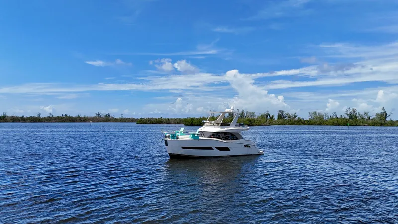 Seas The Day Yacht Photos Pics 2017 Carver - Exterior profile on the water
