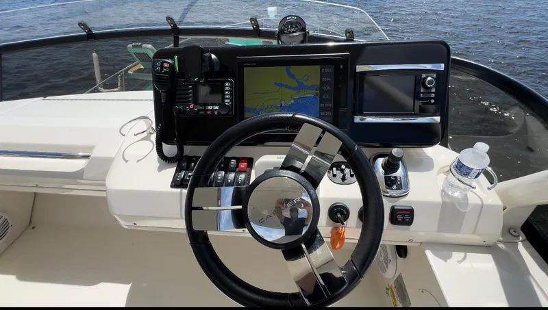 Seas The Day Yacht Photos Pics 2017 Carver - Helm