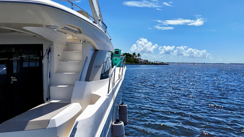 Seas The Day Yacht Photos Pics 2017 Carver - Exterior profile on the water