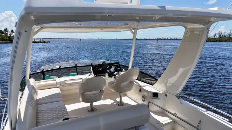 Seas The Day Yacht Photos Pics 2017 Carver - Bridge