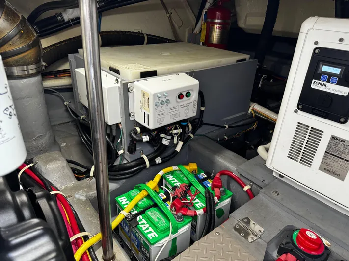 Seas The Day Yacht Photos Pics 2017 Carver - Engine room