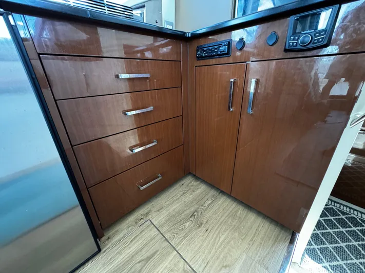 Seas The Day Yacht Photos Pics 2017 Carver - Galley