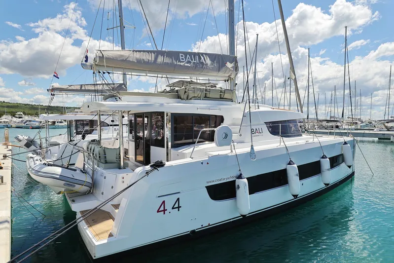Breeze Yacht Photos Pics Modern Bali 4.4 catamaran docked in marina, 2025 model, under clear blue sky.